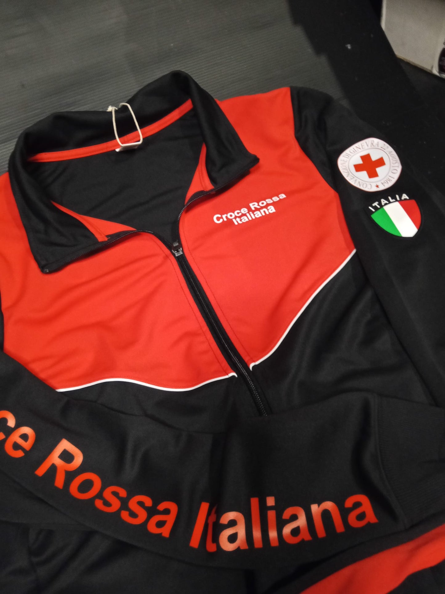Tuta della Croce Rossa Italiana