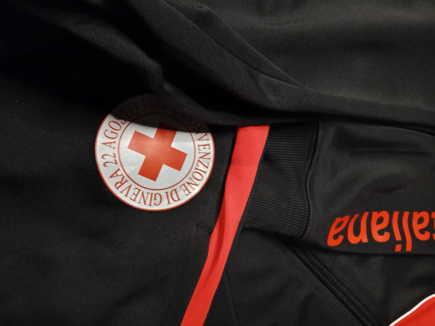 Tuta della Croce Rossa Italiana