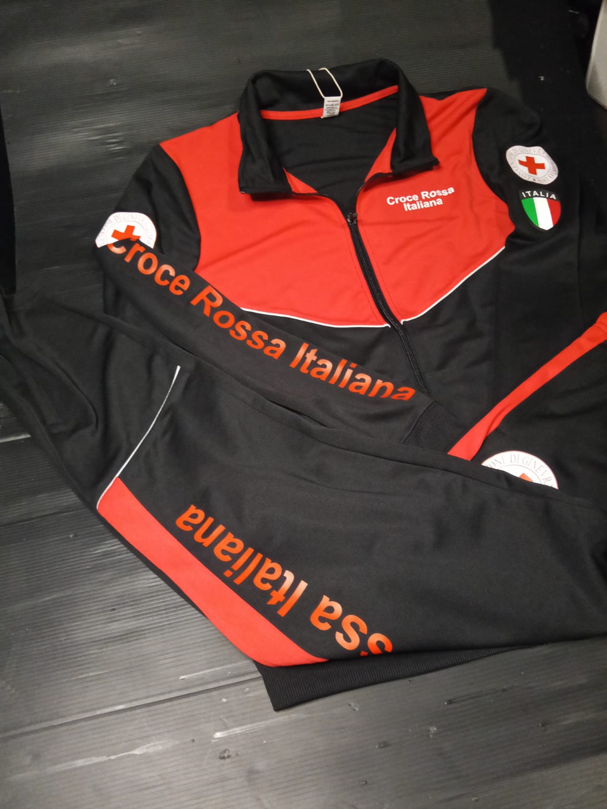 Tuta della Croce Rossa Italiana