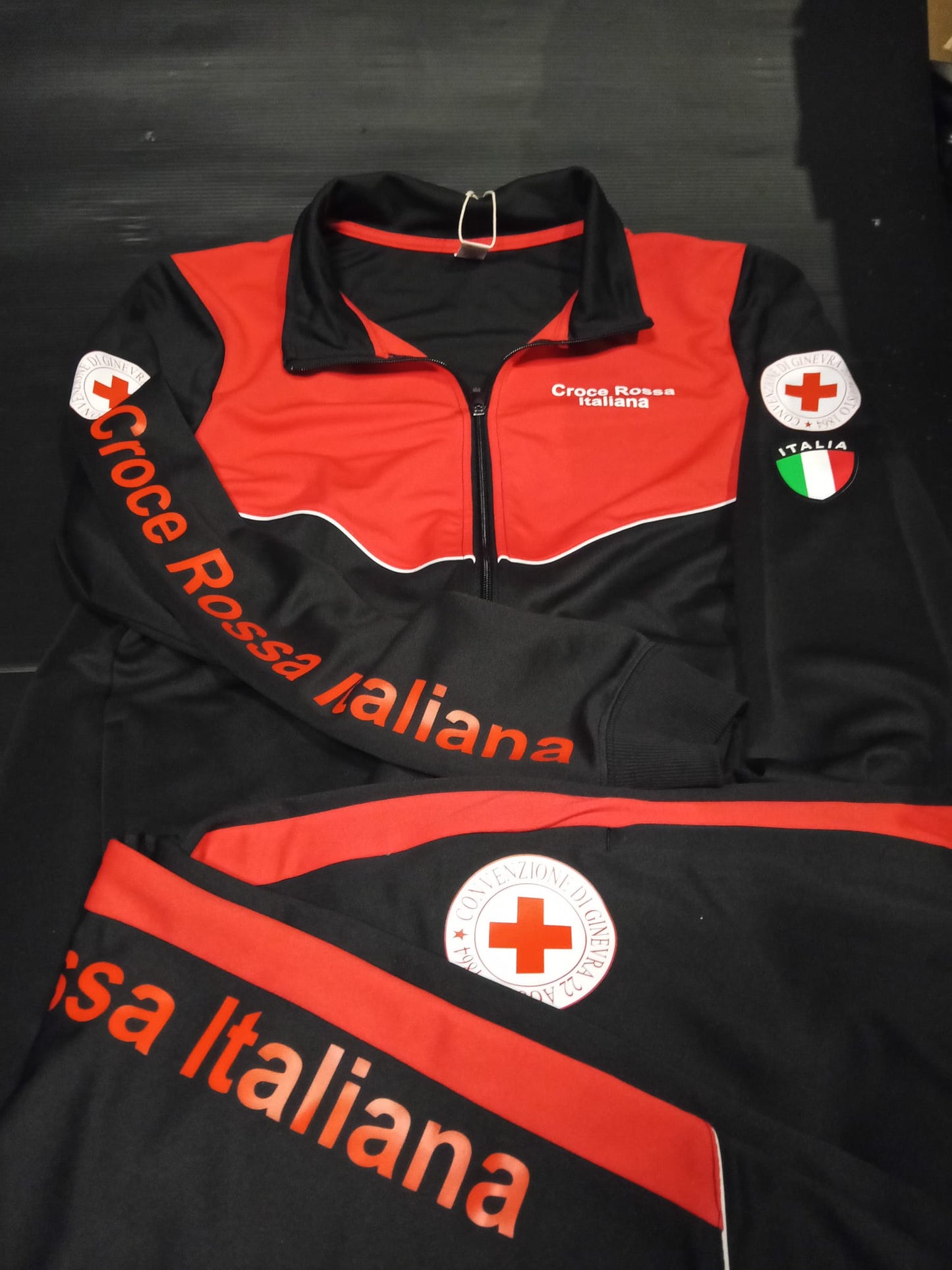 Tuta della Croce Rossa Italiana