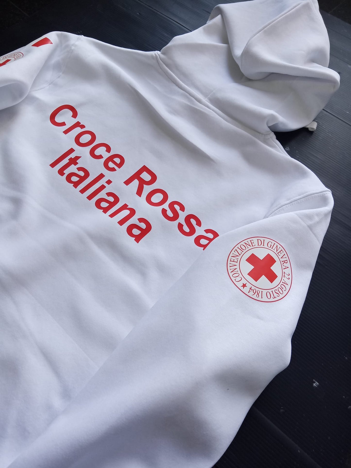 Felpa bianca con cappuccio della Croce Rossa Italiana