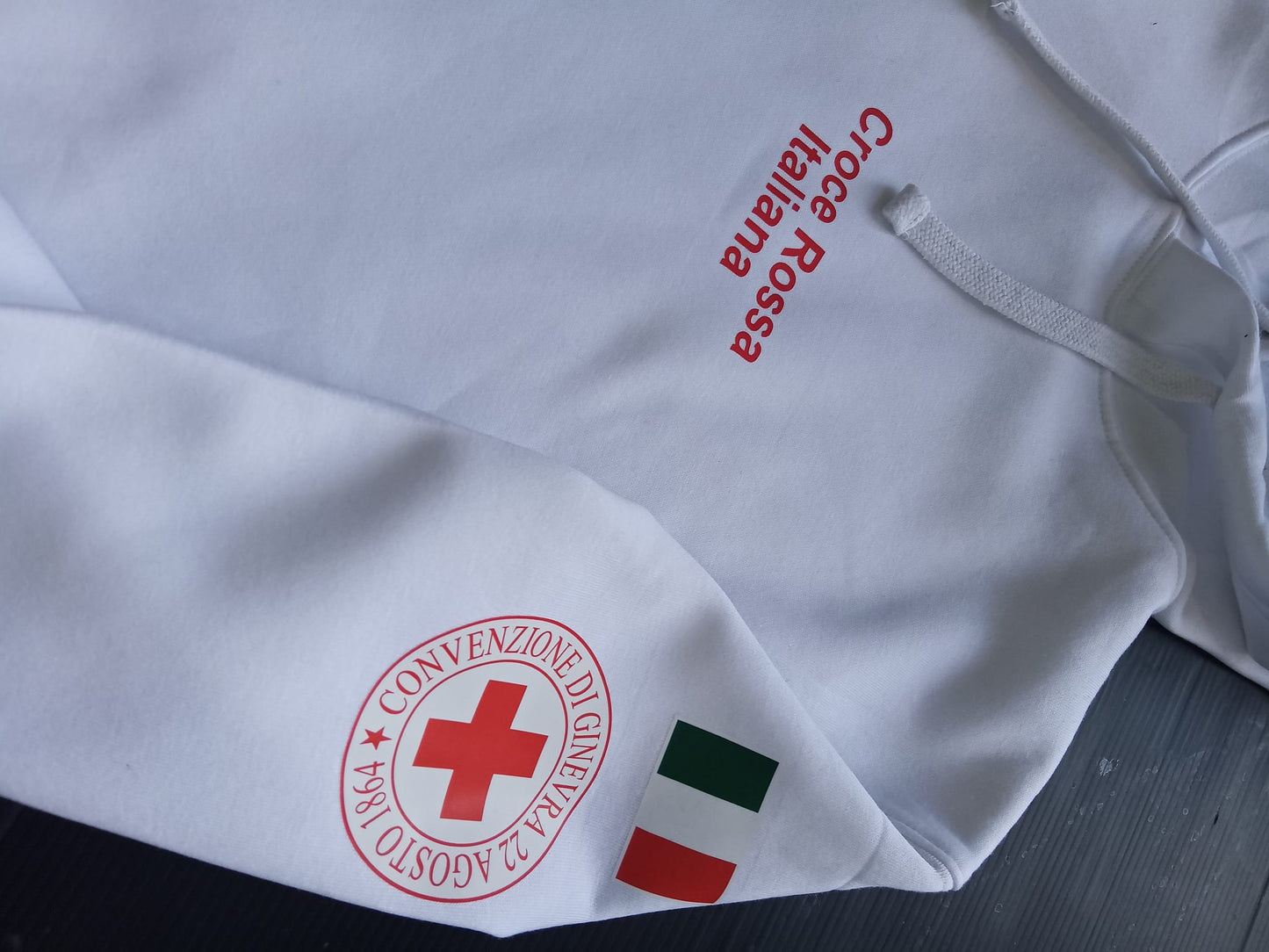 Felpa bianca con cappuccio della Croce Rossa Italiana