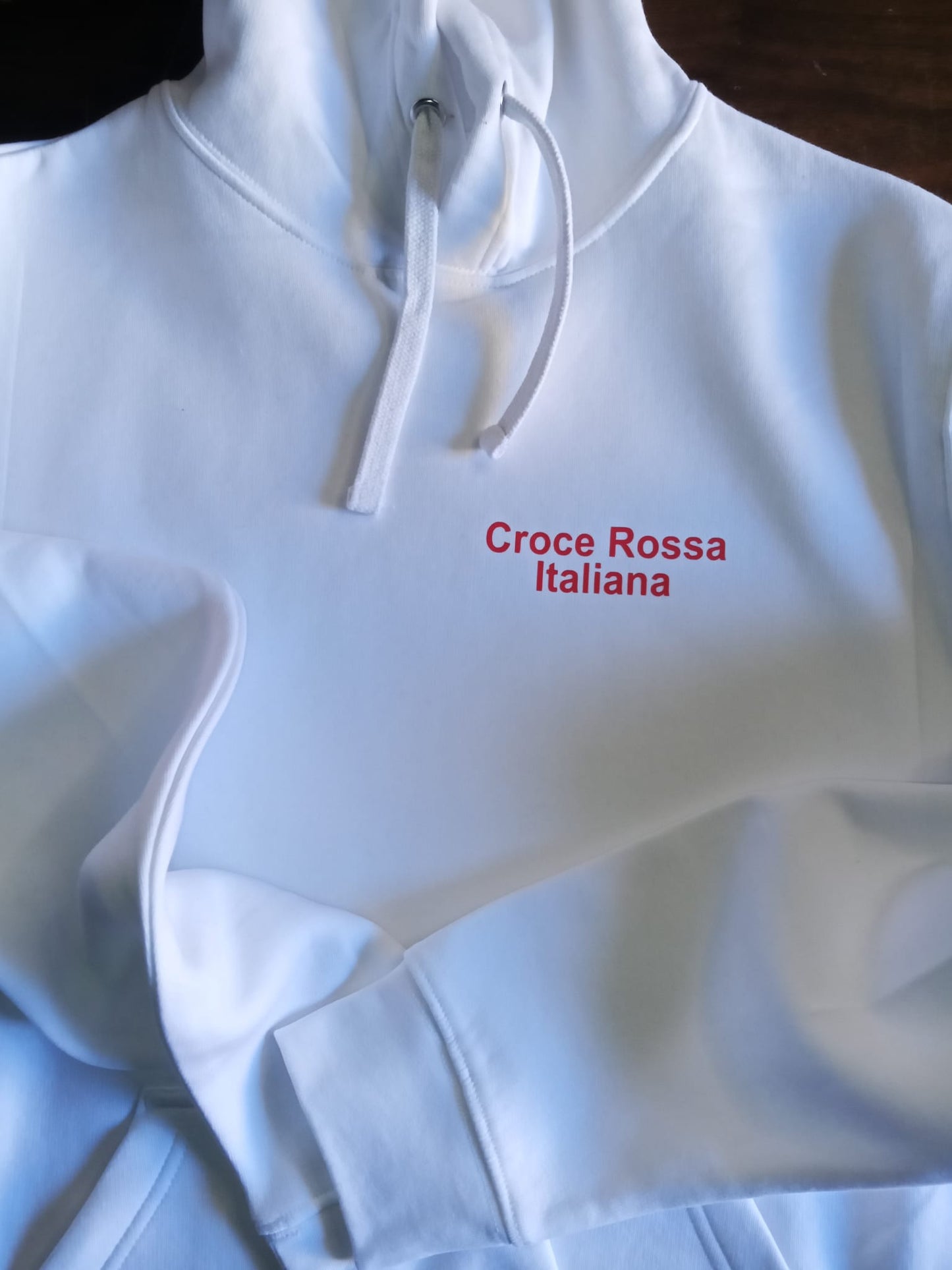 Felpa bianca con cappuccio della Croce Rossa Italiana
