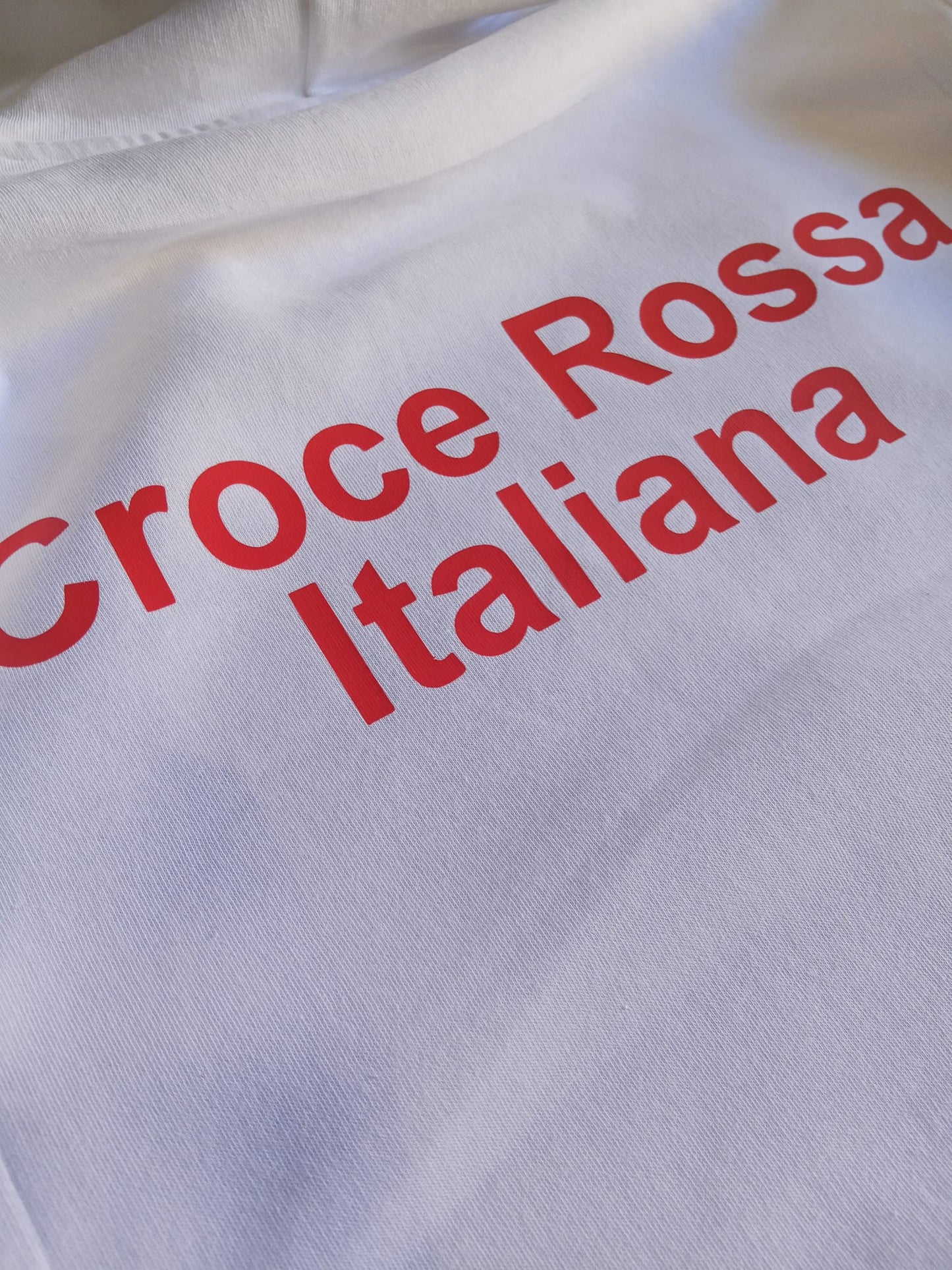 Felpa bianca con cappuccio della Croce Rossa Italiana