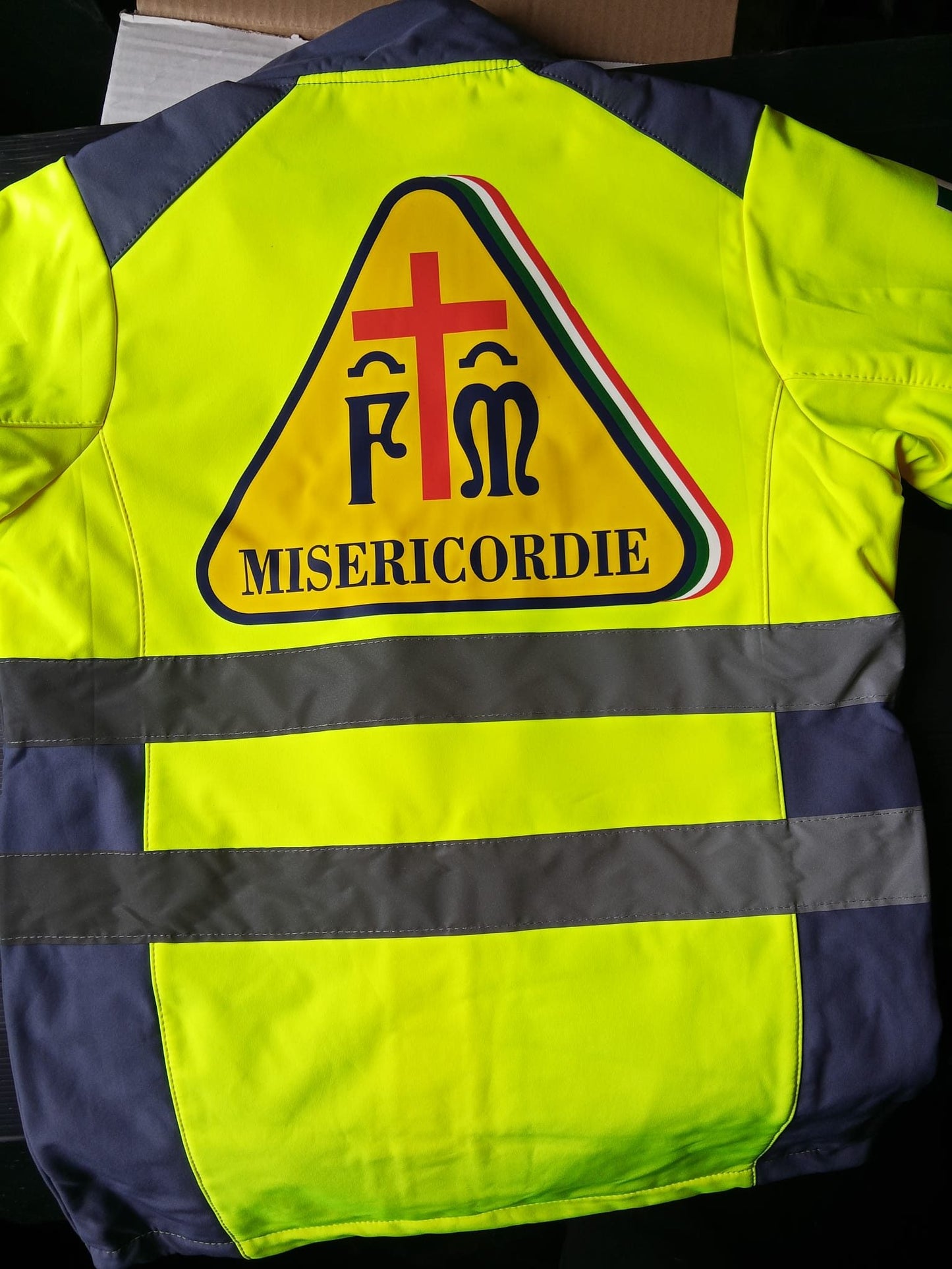 Giacca softshell alta visibiltà delle Misericordie