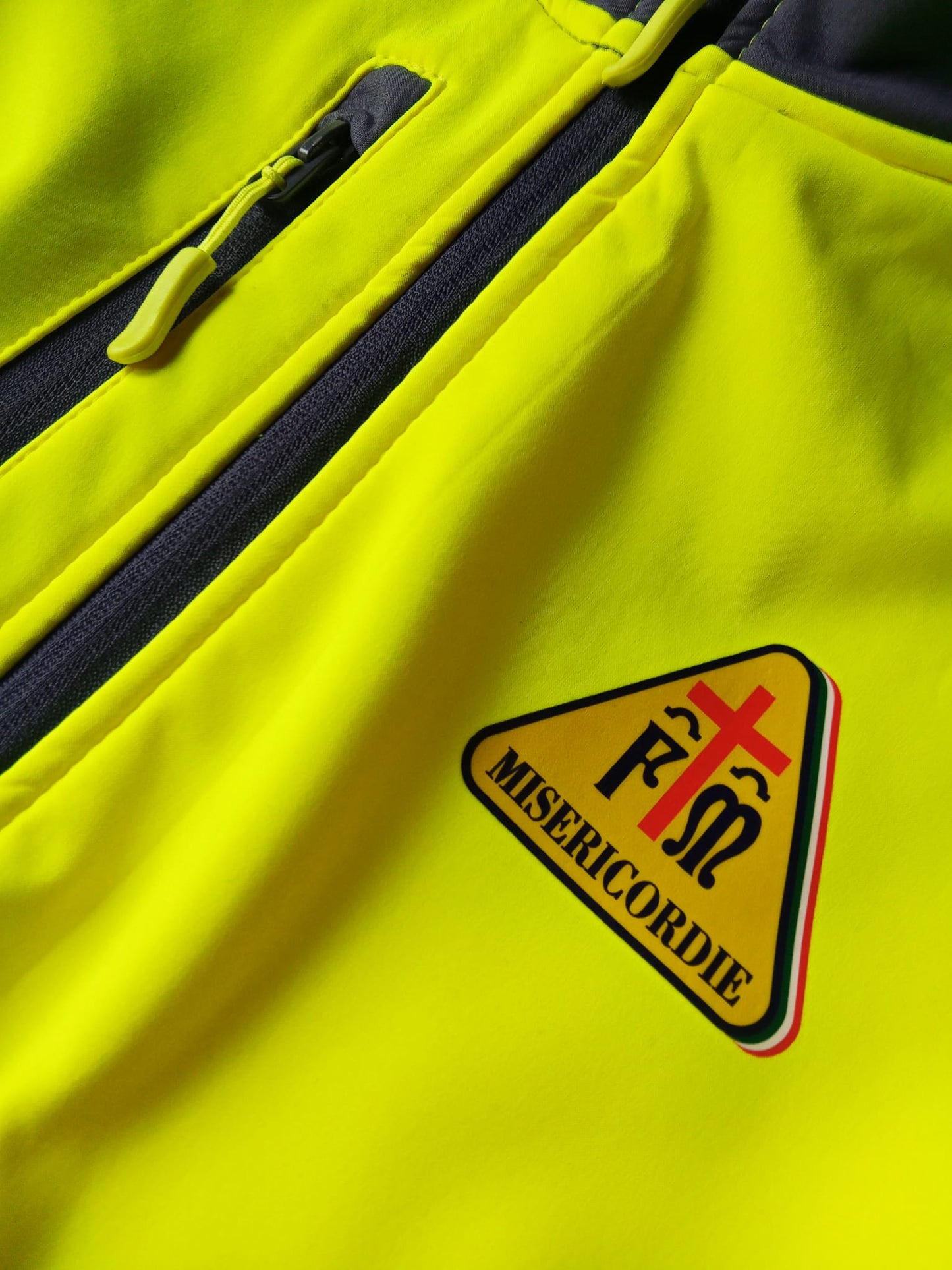 Giacca softshell alta visibiltà delle Misericordie
