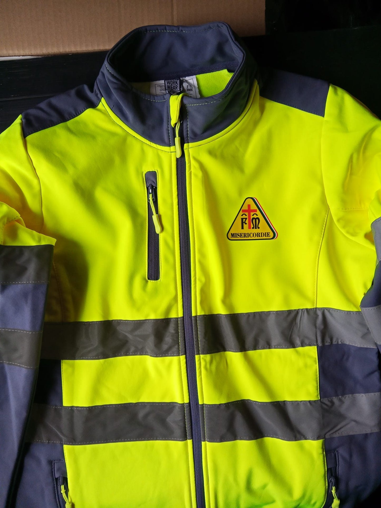 Giacca softshell alta visibiltà delle Misericordie